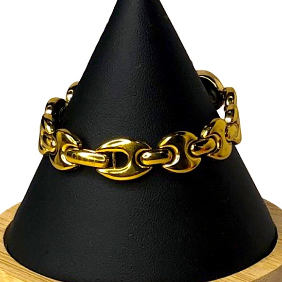 Vintage GUCCI Gold Plated Ladies Swiss Made Dress Watch 1800L - Picture 7 of 17